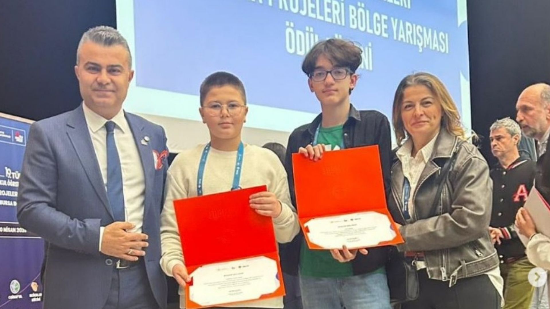 19.TÜBİTAK ORTAOKUL ÖĞRENCİLERİ ARAŞTIRMA PROJELERİ BÖLGE YARIŞMASINDA İKİNCİLİK